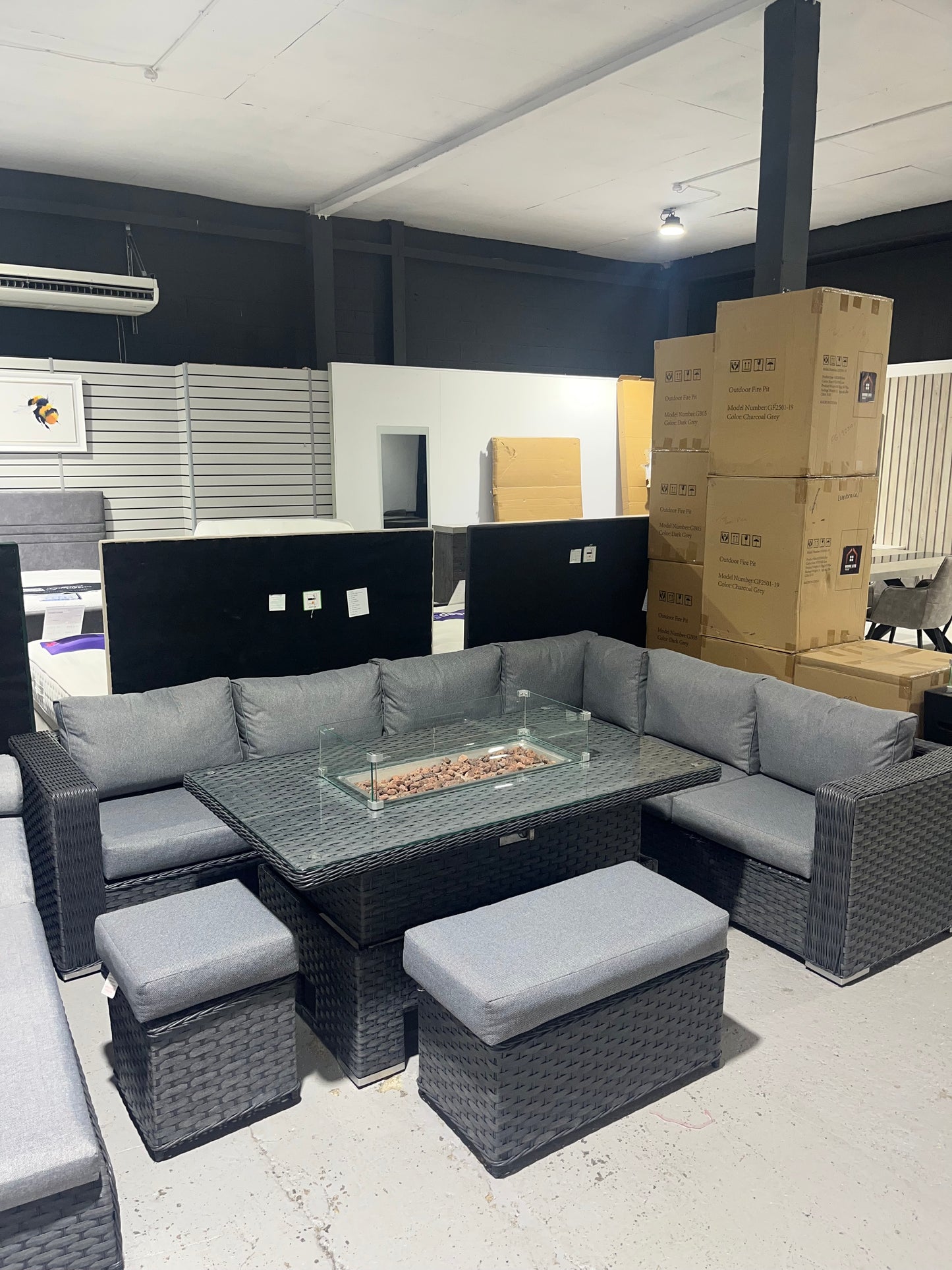 JAMAICA CORNER RISING DINING SET WITH FIRE PIT