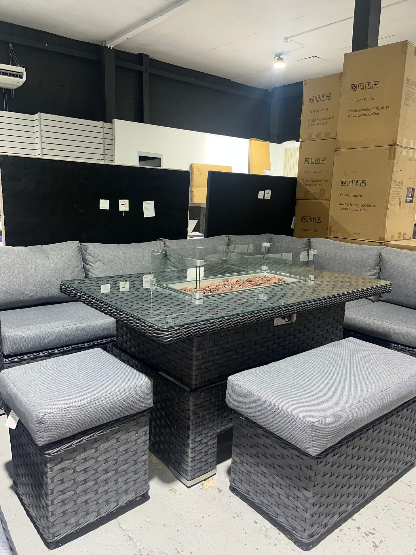 JAMAICA CORNER RISING DINING SET WITH FIRE PIT