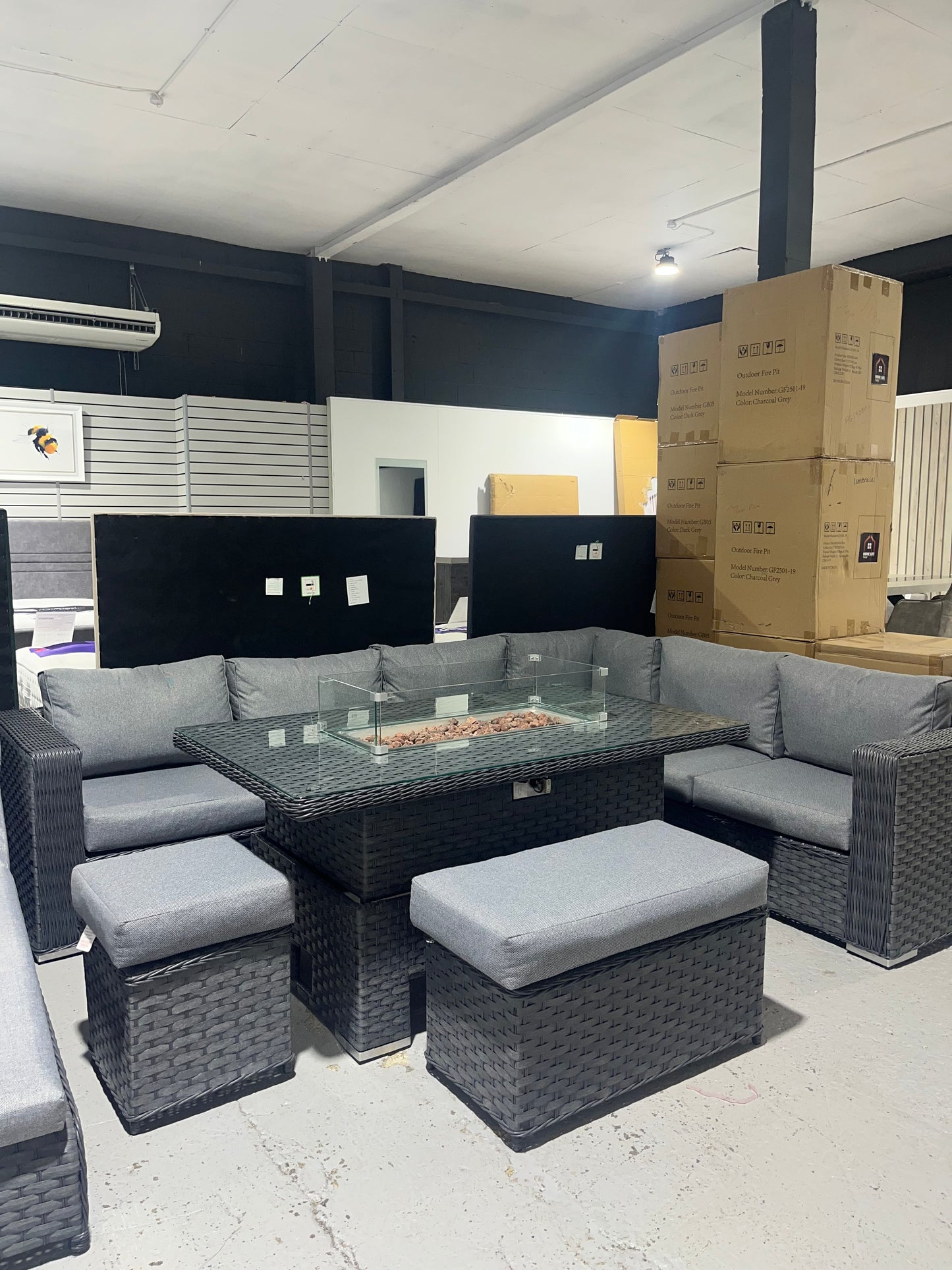 JAMAICA CORNER RISING DINING SET WITH FIRE PIT