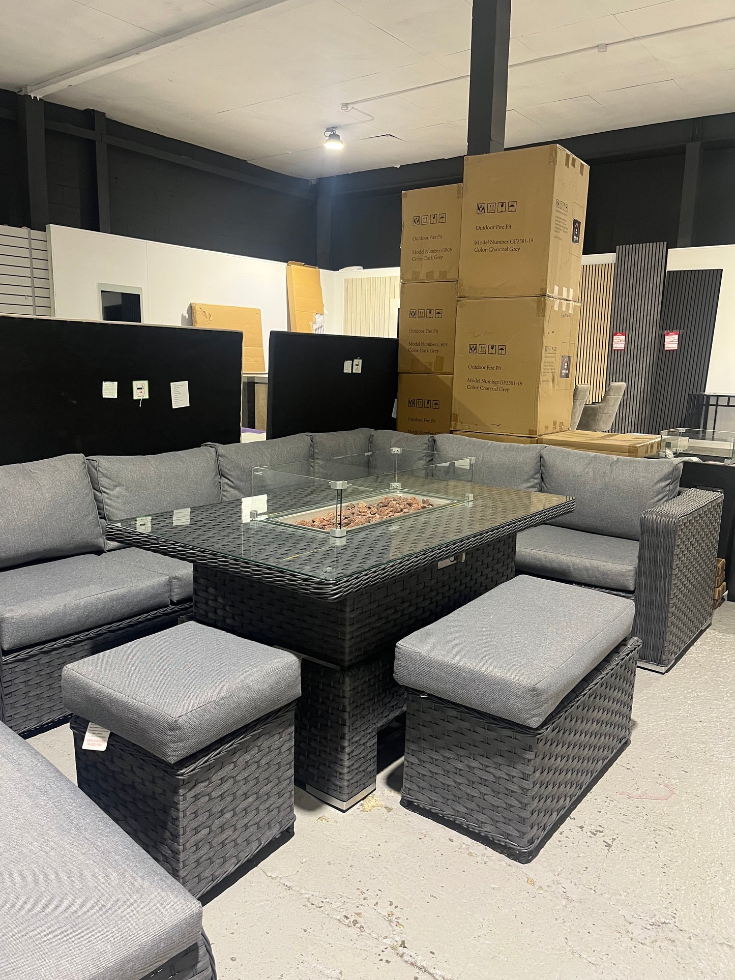 JAMAICA CORNER RISING DINING SET WITH FIRE PIT