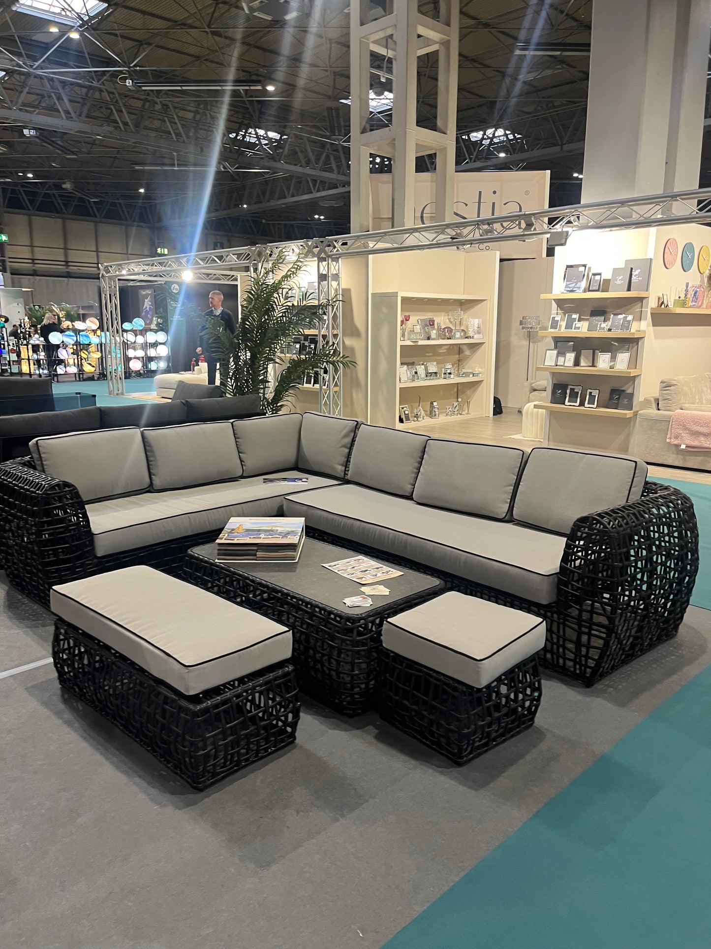 Ascot Aluminium 10 Seater Extra Large Lounging Corner Sofa + Coffee Table