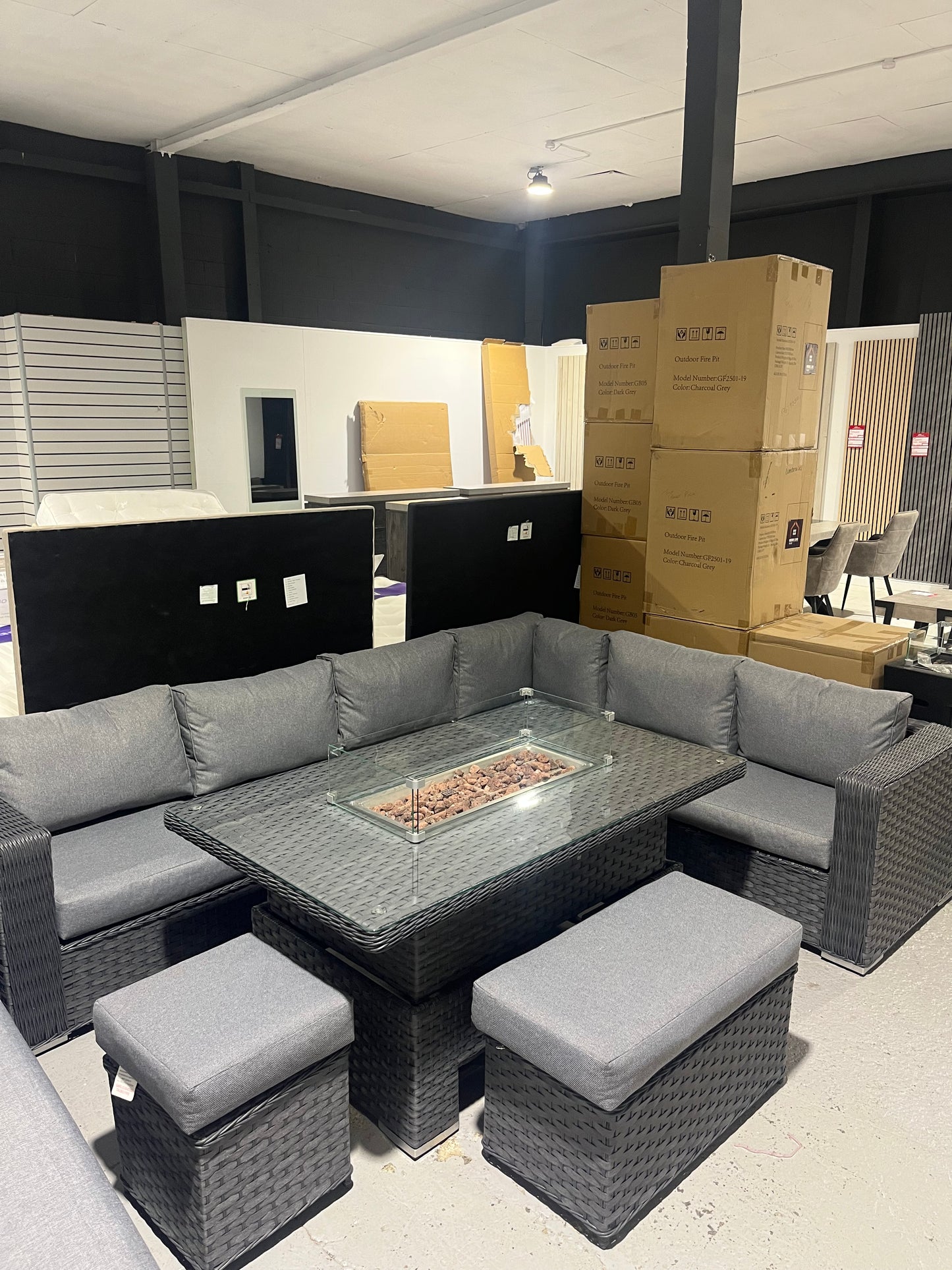 JAMAICA CORNER RISING DINING SET WITH FIRE PIT