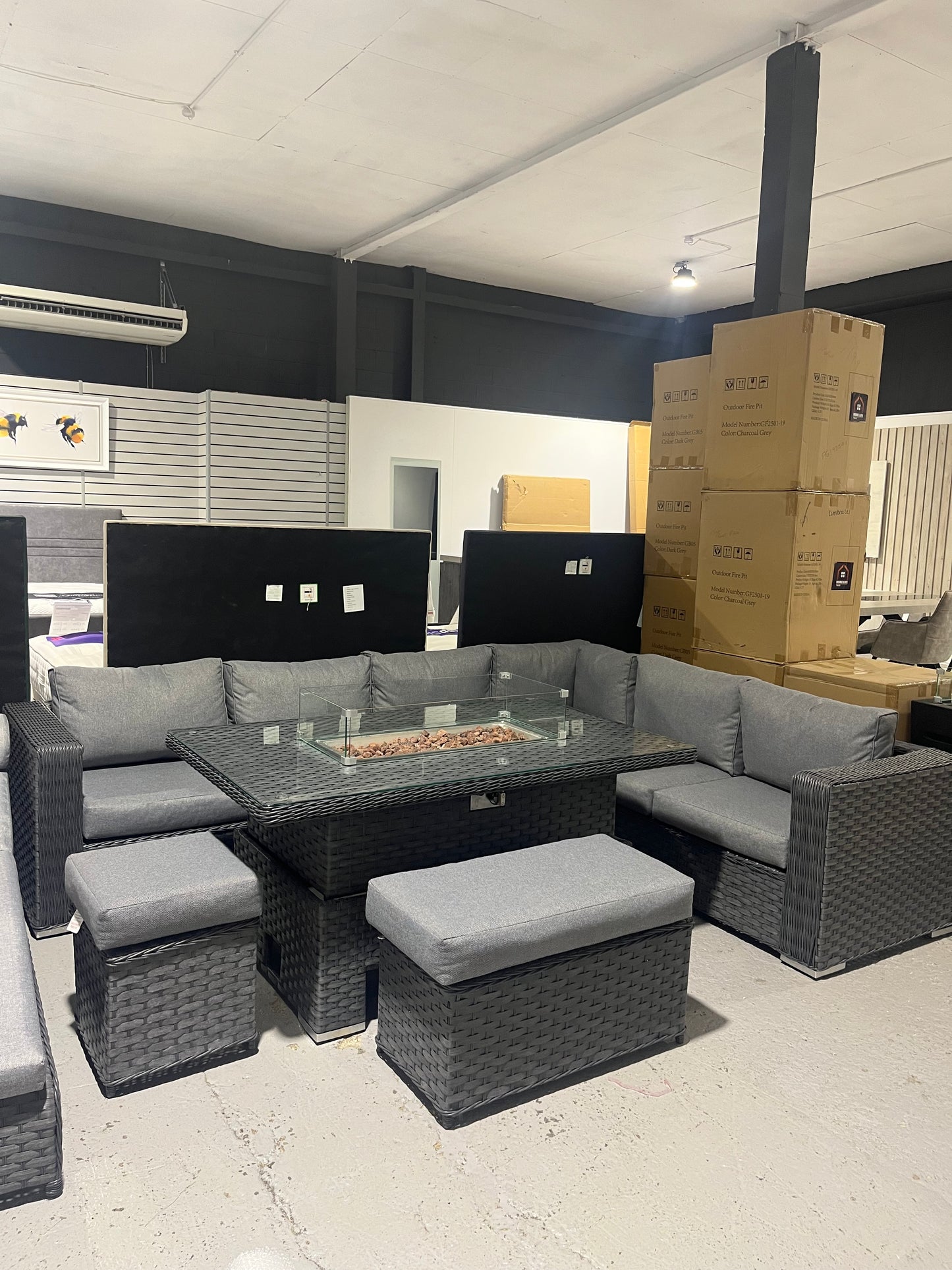 JAMAICA CORNER RISING DINING SET WITH FIRE PIT