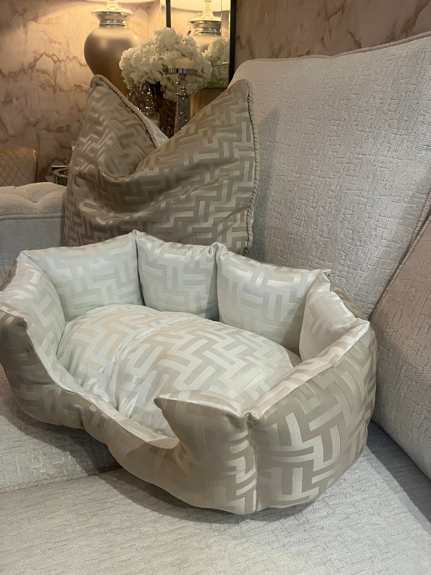 FF Beige And White Reversible Dog Bed
