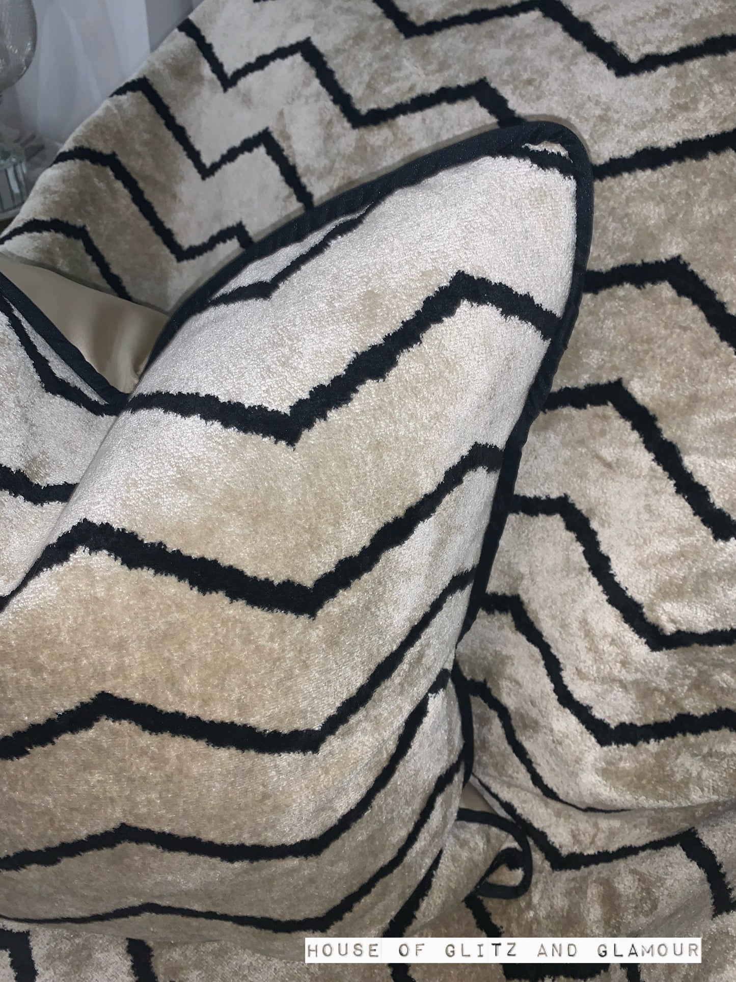 Manhattan Cushion in Cream and Black Chevron
