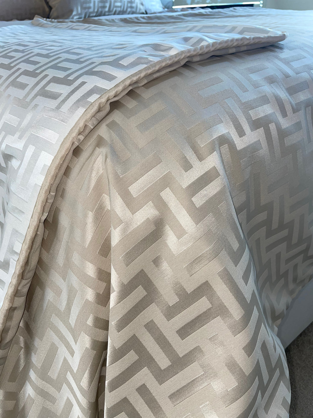 Florence Reversible Throw in Beige and White.