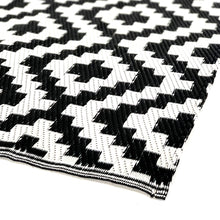 Load image into Gallery viewer, Geometric Indoor &amp; Outdoor Rug in Black &amp; White