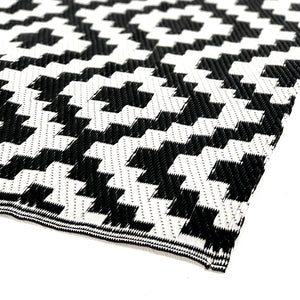 Geometric Indoor & Outdoor Rug in Black & White